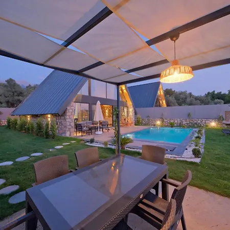 Villa Cinar & Pinar Doger Koyu